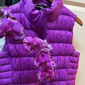 Athleta Women's Puffer Fuchsia Purple Orchid Color Vest